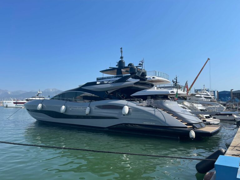 Kitson Yachts Sells Mangusta 104 Rev to America