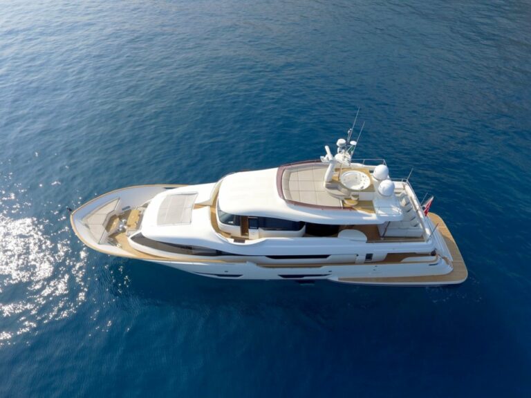 Featured Yacht: Ferretti Custom Line 28.31m MERIDIANA