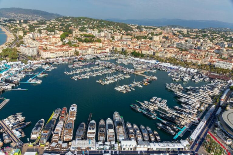 Thanks to its location, the Cannes Yachting Festival is a hub for yachting professionals, boat builders, brokerage houses, and yacht owners.