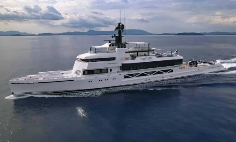 Wanderlust was delivered in October 2022 as Motor Yacht GlobalFast. An impressive 85.2m (280ft), the distinctive yacht was designed as a ‘sports activity’ vessel with an exterior design by renowned Espen Øino. The ultra-high-performance yacht boasts the distinctive aluminum hull that SilverYachts has become known for. Wanderlust is an evolution of the shipyard’s previous delivery: Motor Yacht Bold.