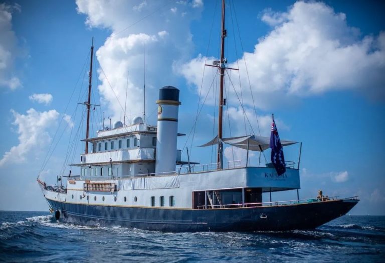 Reports have been surfacing about a shootout onboard 164ft (50m) classic yacht KALIZMA, off the coast of Yemen on April 28 at 2:28am, while the yacht was on route to Egypt. The yacht, once famously owned by Richard Burton and Elizabeth Taylor is now owned by Indian billionaire, Shirish Saraf.