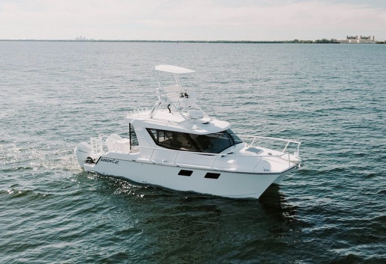 An ArrowCat boat is a power catamaran that operate as multi-functional boats designed to support any boating lifestyle.