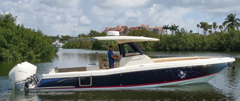 A proud American brand, the Chris-Craft Catalina series is a popular center console range for day or weekend trips. Discover the top 5 models now.