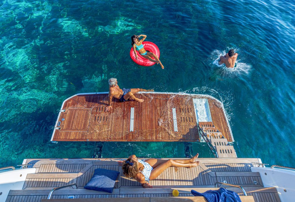 Beneteau Grand Trawler 62 Swim Platform