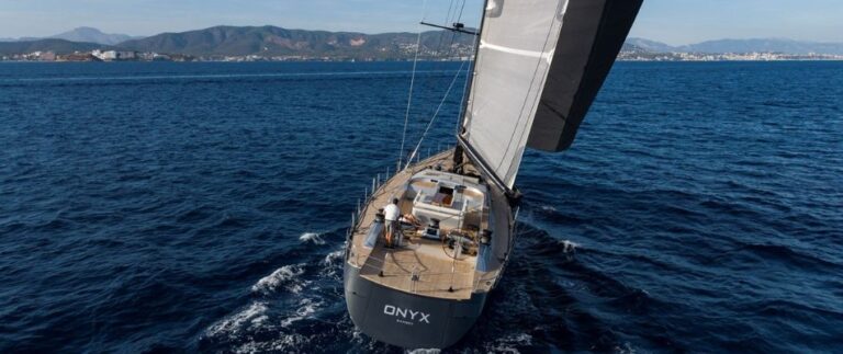 Experience the thrill of sailing on Yacht Onyx during the America's Cup. Don't miss this exclusive opportunity.