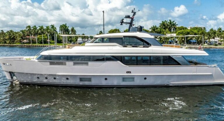 Join Morgan Crumpton and Paris Stice as they tour motor yacht CLIC, currently for sale with Yachts360.