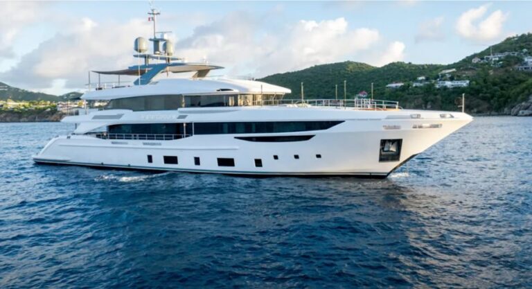 A Benetti 145 Diamond Model sailing in the ocean.
