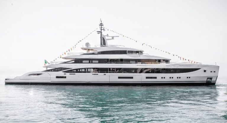 Benetti B.NOW 67m Superyacht FB287 sailing in the ocean.
