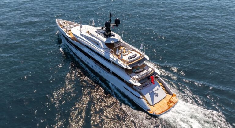 Biling yacht sailing in the ocean.