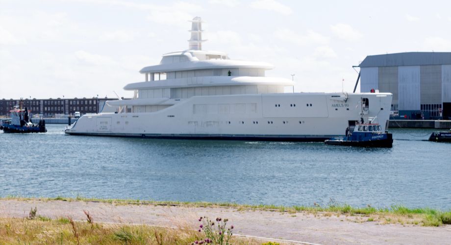 Amels 80 in the ocean.
