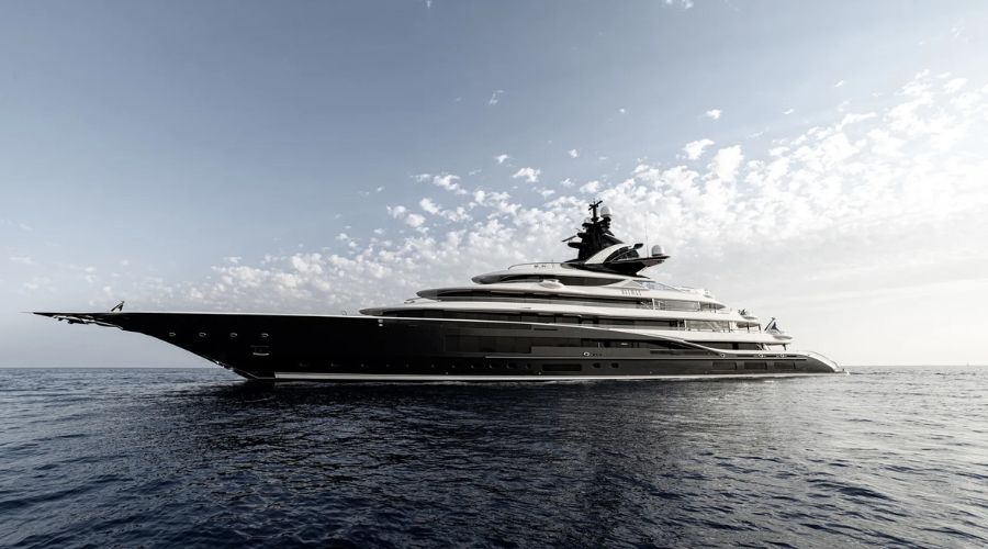KISMET superyacht sailing in the ocean.