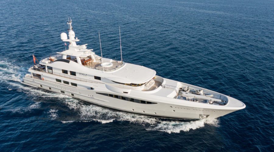 WERE DREAMS superyacht sailing in the ocean.