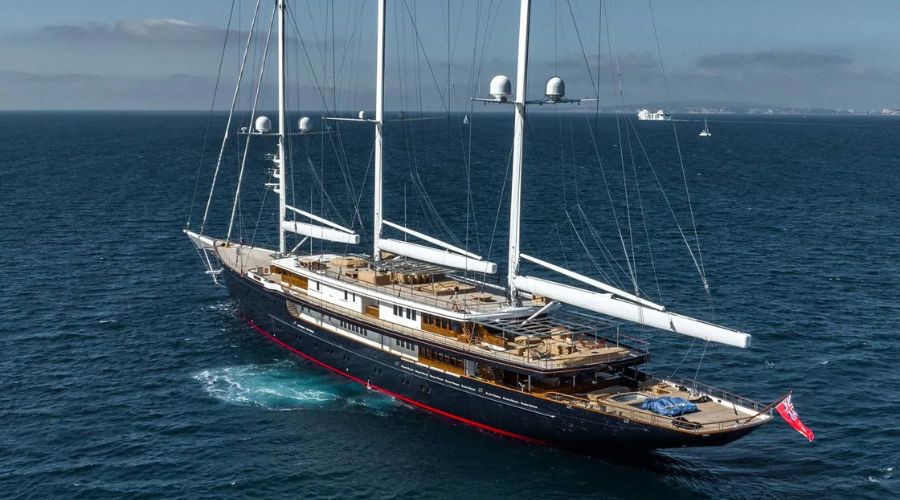 KORU superyacht sailing in the ocean.