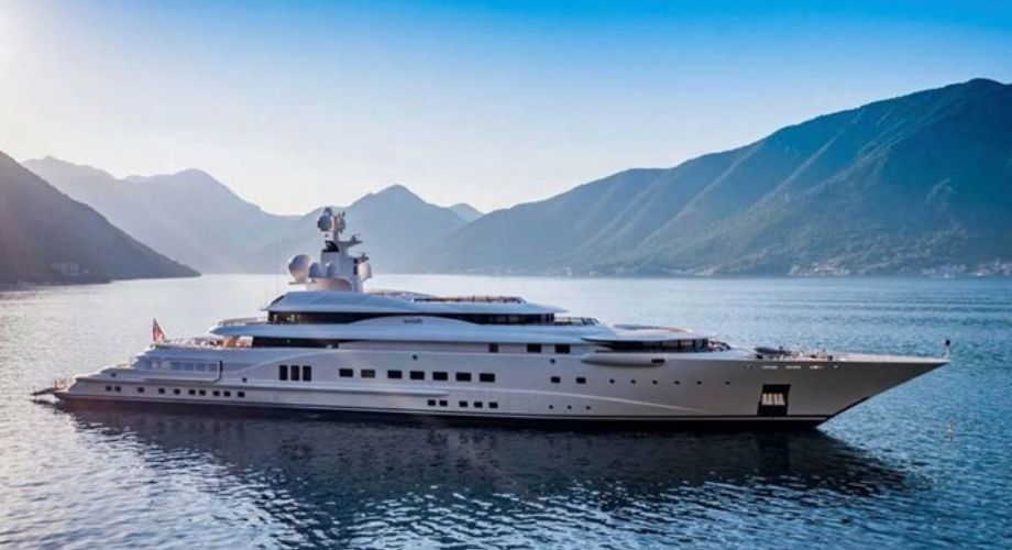 PELORUS 2003 377' 4" LURSSEN Motor Yacht