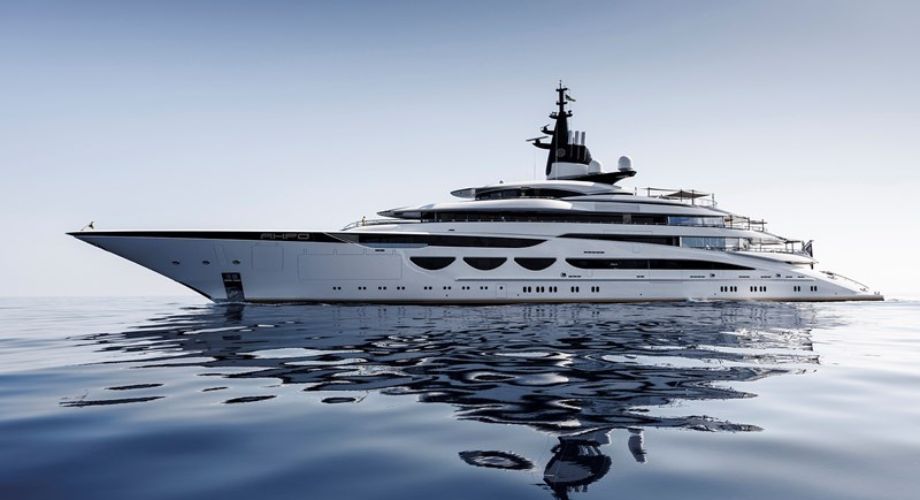 AHPO 2021 377' 8" LURSSEN Motor Yacht sailing in the ocean.