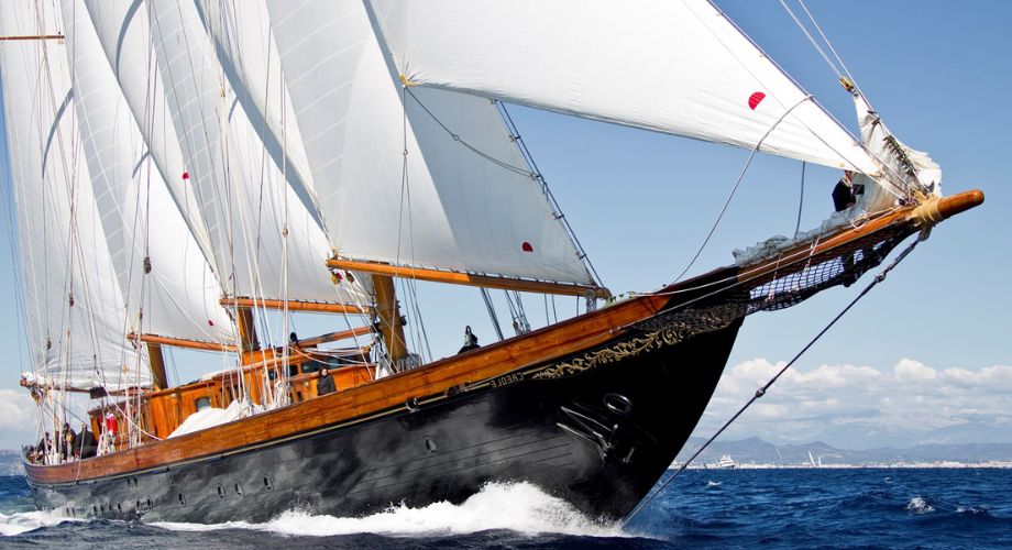CREOLE — 214' 3" (65.3m) | Camper & Nicholsons | 1927