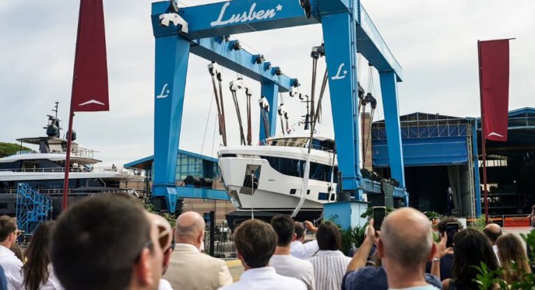 People gathering around the first vessel in Azimut Grande 30m Series. Azimut has launched the first vessel in the Grande 30m Series, marking the first collaboration between Alberto Mancini & m2atelier.
