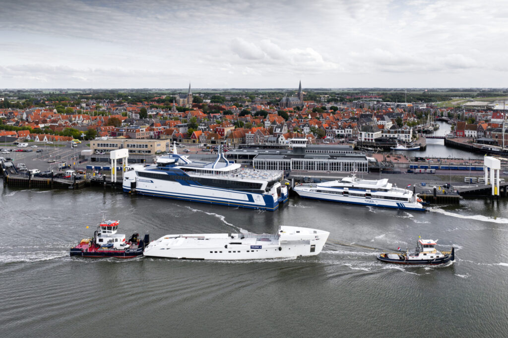 Heesen Project Grace | Joins Hull and Superstructure | YATCO Heesen project Grace in the transportation phase.