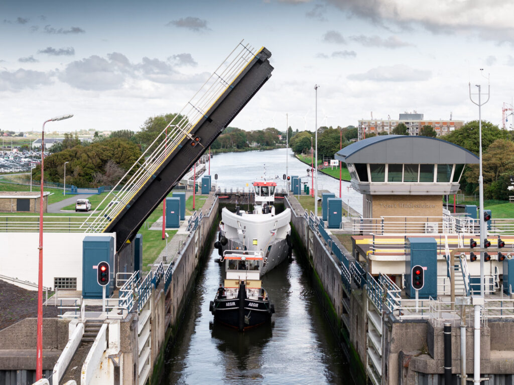 Heesen Project Grace | Joins Hull and Superstructure | YATCO Heesen project Grace in the transportation phase.