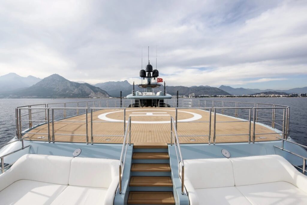 Turkish Yacht Builders | Top Shipyards & Luxury Yachts | YATCO LIMERANCE, an Alia Yachts superyacht, sailing on the ocean.