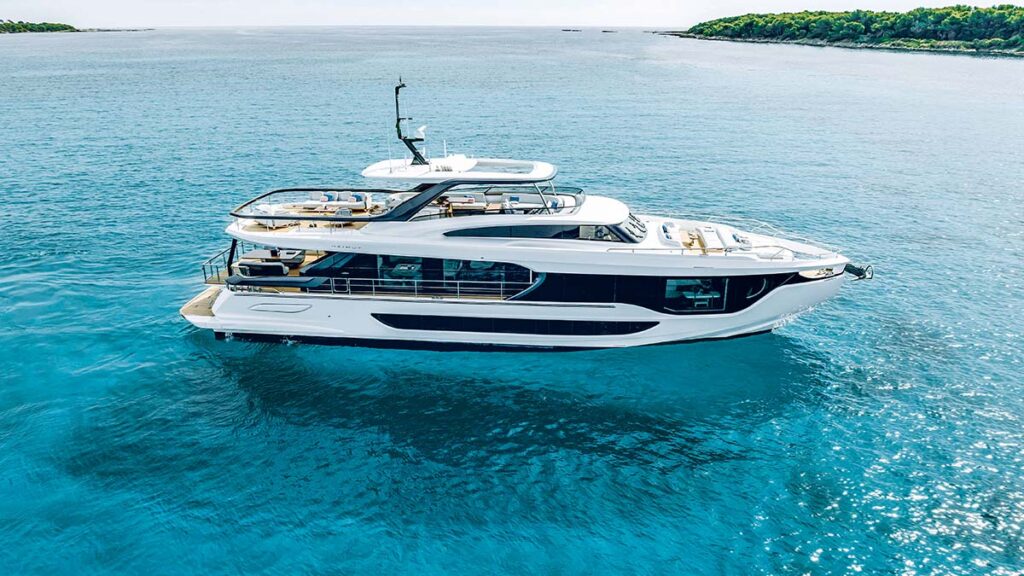 Azimut Yachts | Prices, Models, Buying Guide | Availability | YATCO Azimut yacht 26m grande sailing on the ocean.