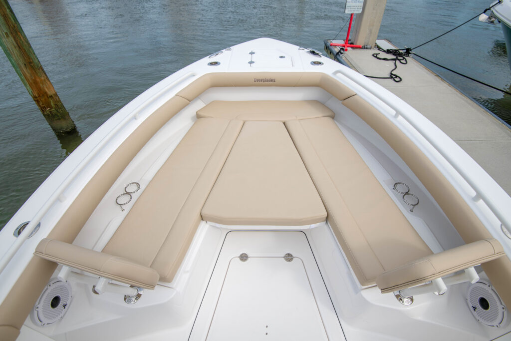 Everglades Yachts | Specs, Prices & Verified Listings | YATCO Everglades 273cc yacht exterior bow. Explore Everglades Yachts performance fishing boats and luxury sport yachts. Get specs, pricing, buying tips, and verified listings on YATCO.