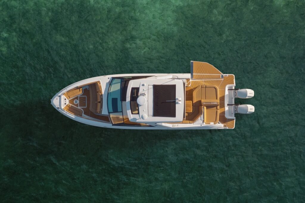 Sea Ray Yachts | Verified Listings & Expert Buying Tips | YATCO 2024 SLX 400 Sea ray yacht outboard sxo400 aerial overhead.