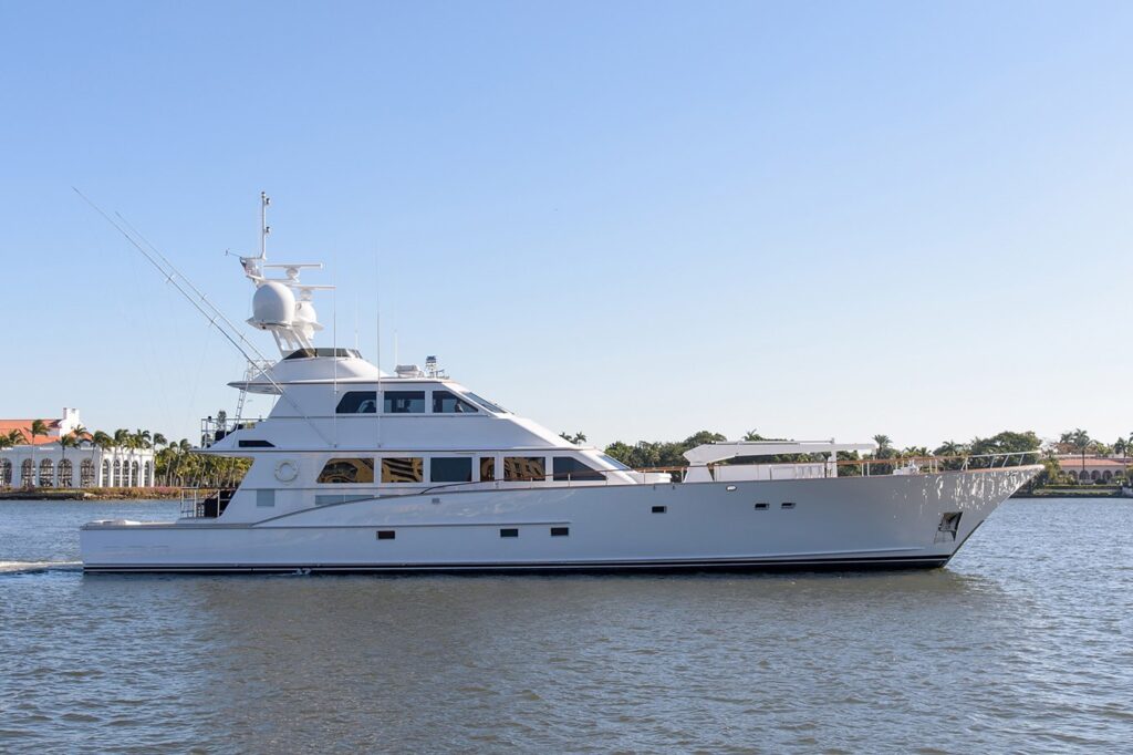 10 Largest Sportfishing Yachts for Sale | YATCO DREAM CATCHER 2001 108' BURGER BOAT COMPANY Sport Fisherman.