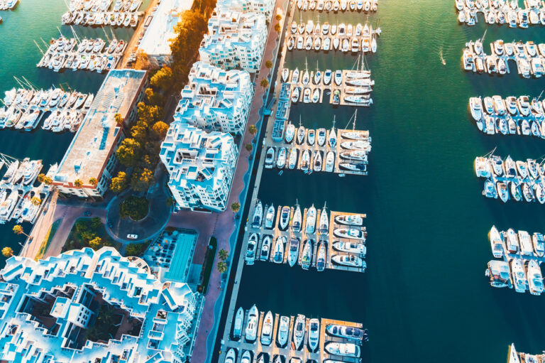 Luxury yachts and boats for sale in California. Looking to buy a yacht in California? Explore verified listings in Los Angeles, San Diego, and San Francisco, plus expert buying tips.